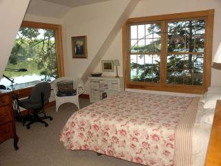 Coastal Vacation Rental with Fireplace near the Acadia National Park in Maine - Sullivan - 3