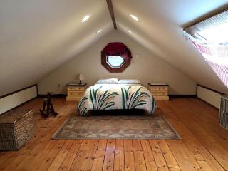 Romantic Streamside Barn Rental with Hot Tub in Heart of Woodstock, New York - Mount Tremper - 7