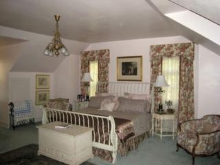 Luxurious Room Rental in Lovely Lodge near Altheimer, Arkansas - - 1