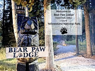Stunning Cozy Cabin Close to Lake and Hiking Trails in Island Park, Idaho - Island Park - 9