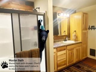 Stunning Cozy Cabin Close to Lake and Hiking Trails in Island Park, Idaho - Island Park - 1