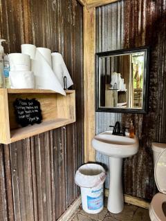 Spacious Off-Grid Tented Cabin with Picnic Table Surrounded by Nature in Georgia - LaFayette - 3