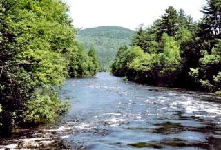 Family-Friendly Bell Tent Rental on a Riverside Resort near Lake George, New York - Diamond Point - 1