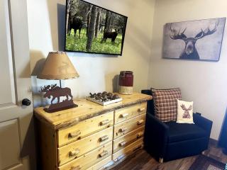 Incredible Wooden Cabin with Fantastic Hiking Trails in Island Park, Idaho - Island Park - 4