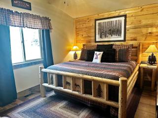 Incredible Wooden Cabin with Fantastic Hiking Trails in Island Park, Idaho - Island Park - 2