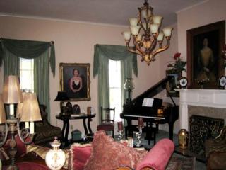 Romantic Accommodation in Lodge Tucked Away in Jefferson County, Arkansas - - 2