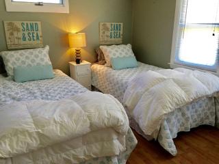 Luxury Cottage Rental with Stunning Waterfront Views in Cape Cod, Massachusetts - Harwich - 2