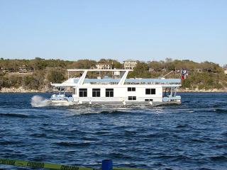 Luxury Houseboat for Cruise-Style Getaway on Lake Travis near Austin, Texas - Volente - 0