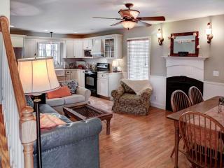 Cozy and Secluded Woodland Cabin with a Front Porch in Cookeville, Tennessee - Cookeville - 5