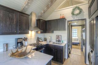 Magical Tiny Cottage with Lovely Outdoor Living in Tennessee - Tracy City - 5