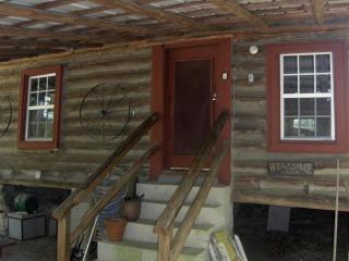 Cozy Log Cabin Rental near Occoneechee State Park, Virginia - Oine - 2