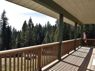 Off-The-Grid Cottage Rental with 360-Degree Mountain Views near Cascade, Idaho - Cascade - 0