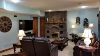 Cozy and Tranquil Bed and Breakfast with Wood-Burning Fireplace in Harrisonville, Missouri - Harrisonville - 7