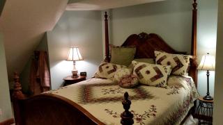 Cozy and Tranquil Bed and Breakfast with Wood-Burning Fireplace in Harrisonville, Missouri - Harrisonville - 6