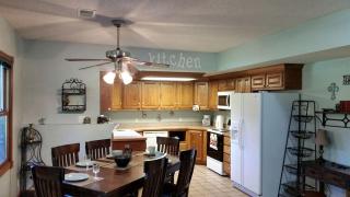 Cozy and Tranquil Bed and Breakfast with Wood-Burning Fireplace in Harrisonville, Missouri - Harrisonville - 5