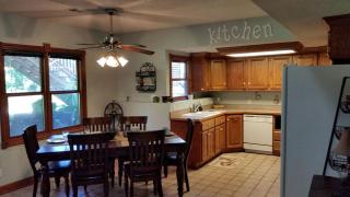 Cozy and Tranquil Bed and Breakfast with Wood-Burning Fireplace in Harrisonville, Missouri - Harrisonville - 2