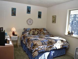 Off-The-Grid Cottage Rental with 360-Degree Mountain Views near Cascade, Idaho - Cascade - 2