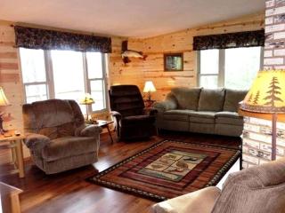 Quiet Lakeside Cabin Rental for Families just Outside of Minocqua, Wisconsin - Woodruff - 9