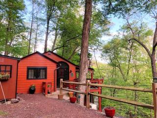 Luxury Cabin Rental Hidden in the Woods near New Hope, Pennsylvania - Pipersville - 8