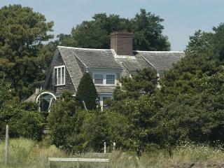 Upscale Waterfront Cottage Rental for Twelve in Cape Cod, Massachusetts - South Chatham - 0