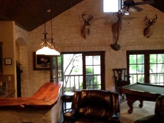 Stunning Luxury Estate on Private Lake in Texas Hill Country near Austin - Driftwood - 4