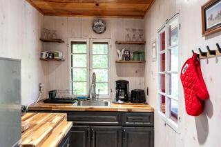 Family-Friendly Vacation Rental with Fireplace near the Appalachian Trail - Lyme - 7