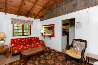 Luxury Camping Cabin with Fireplace near Hanover, New Hampshire - 9