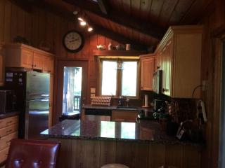 Spacious Mountain Cabin with a Sauna and Ski Trails in Jamaica, Vermont - Jamaica - 3