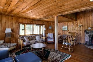 Tranquil Cabin on a Lake with Private Porch near Lebanon, New Hampshire - 8