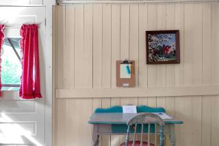 Romantic Couples' Cabin Retreat with Fireplace near White Mountain Forest - 8