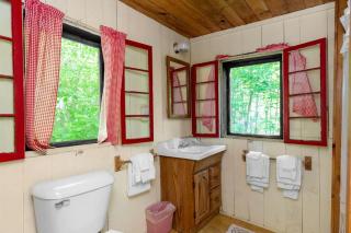 Romantic Couples' Cabin Retreat with Fireplace near White Mountain Forest - 3