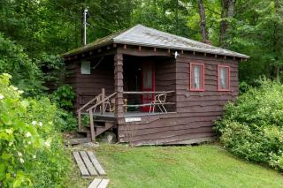 One-Bedroom Log Cabin Rental near the White Mountain National Forest - Lyme - 0