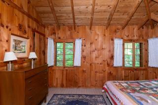 One-Bedroom Log Cabin Rental near the White Mountain National Forest - Lyme - 5