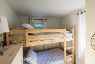 Charming 20th-Century Cape Cod Cottage Rental in Woods Hole, Massachusetts - Woods Hole - 3