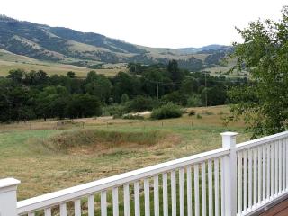 Modern Family-Friendly Ranch Cabin Rental with Outdoor Hot Tub near Medford - Ashland - 6