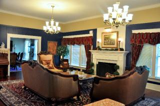 Luxurious Bed and Breakfast Vacation Rental for Large Groups in East Texas - Zavalla - 5