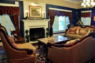 Luxurious Bed and Breakfast Vacation Rental for Large Groups in East Texas - Zavalla - 4