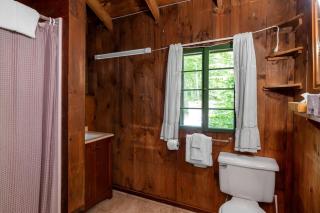 Charming Quiet Log Cabin Rental with Fireplace near White Mountain National Forest, New Hampshire - Lyme - 3