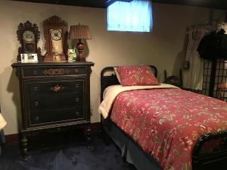 Twin Suite Rental in Gorgeous Country Setting by Maggie Valley, North Carolina - Marshall - 9