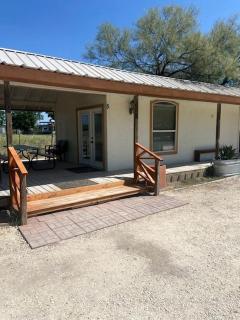 Cozy Cottage Close to River in Camp Wood, Texas - Camp Wood - 0