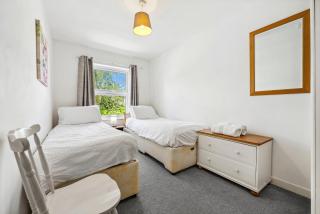 2BR Leamington Spa, by Clarendon Stays, FREE Parking, WiFi, Smart TV! - Leamington Spa - 9
