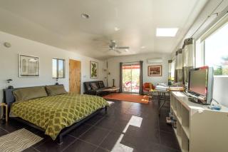 Beautifully Modern Cabin with 360-Degree Views of Joshua Tree, California - Joshua Tree - 8