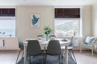 DINBNB Apartments l Sea View I Balcony I Fireplace I Near Bryggen - Bergen - 8