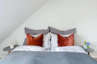 DINBNB Apartments l Sea View I Balcony I Fireplace I Near Bryggen - 9
