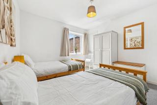 2BR Leamington Spa, by Clarendon Stays, FREE Parking, WiFi, Smart TV! - Leamington Spa - 8