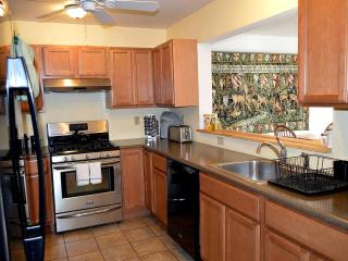 Enormous Family-Friendly Cabin Rental in Shawangunk Mountains, New York - Pine Bush - 2