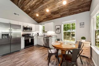 Idilic Cozy Rustic Cabin in Fort Payne, Alabama - 9
