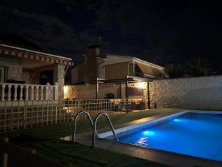 Magnífico chalet con piscina privada y vistas impresionantes - 8