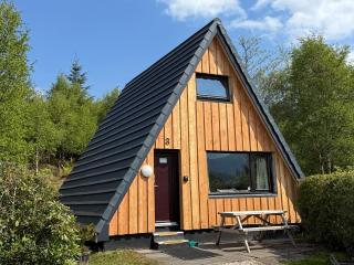 1 Bedroom Cabin with Mountain & Loch Views - Quiet Location between Glencoe & Ben Nevis - Onich - 6