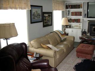 Cozy Weekend Getaway in a Bed and Breakfast Outside of Aurora, Indiana - Aurora - 6